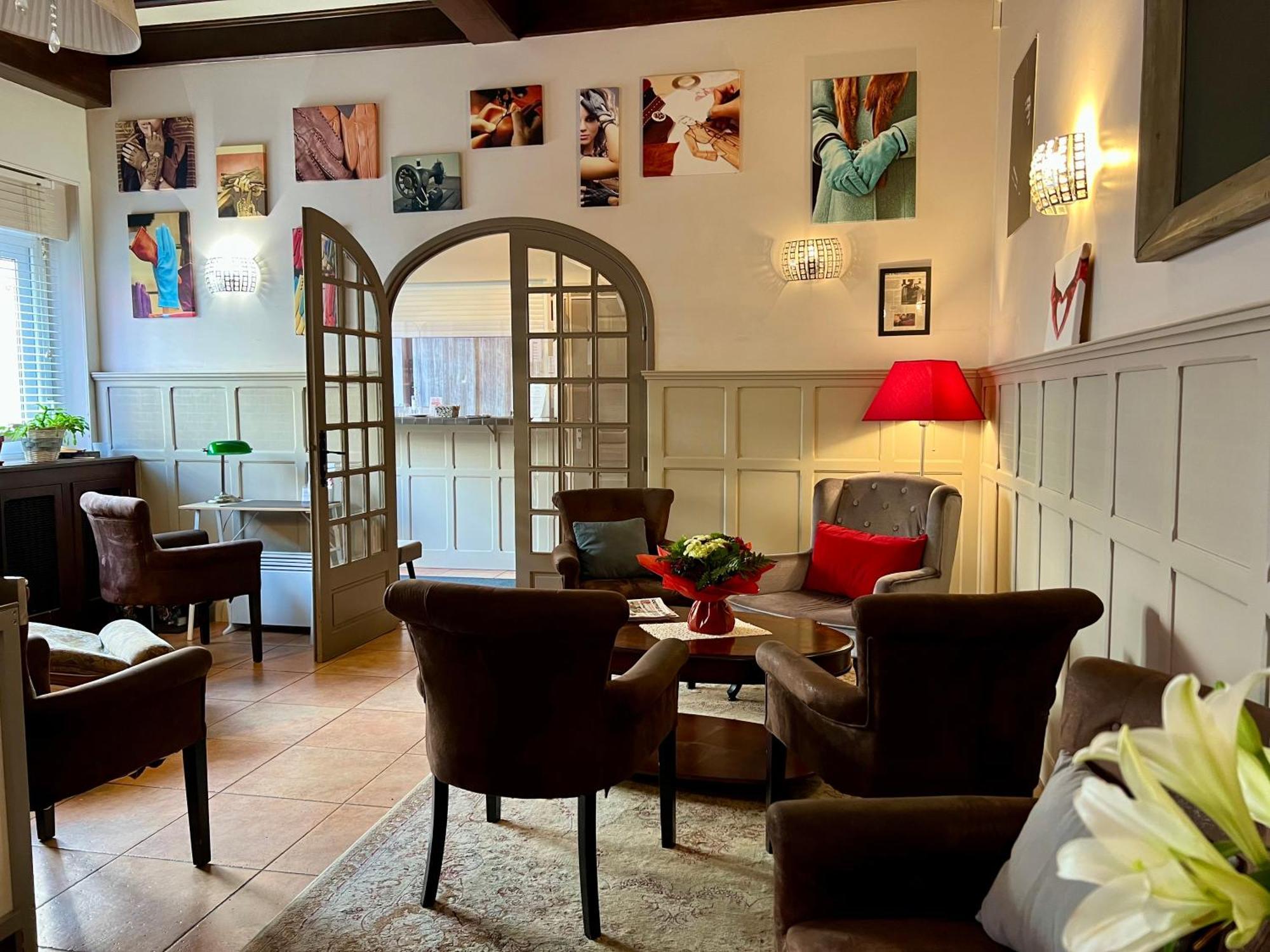 Logis Hotel Des Causses Мійо Екстер'єр фото