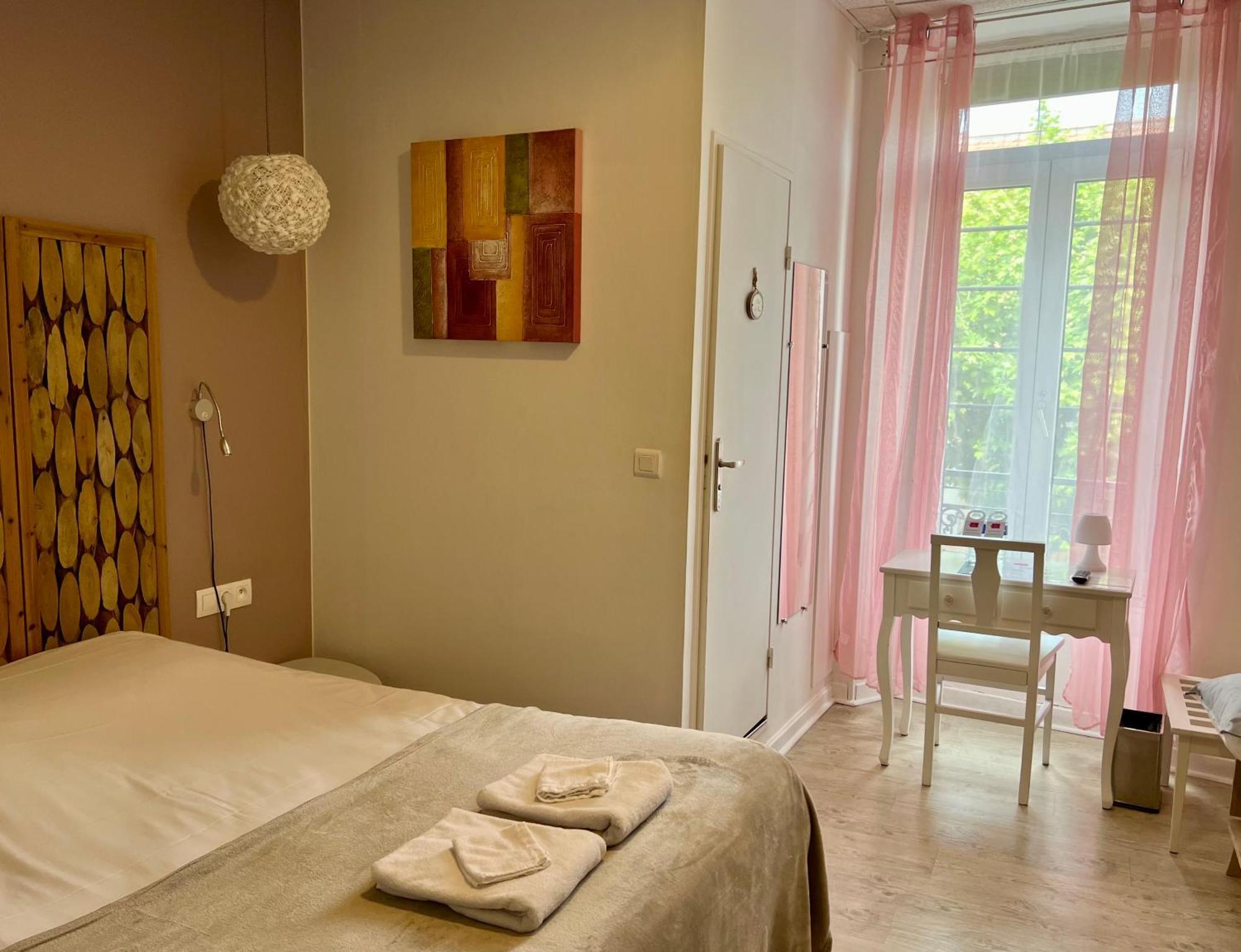 Logis Hotel Des Causses Мійо Екстер'єр фото